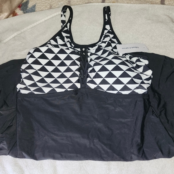 Plus size Swimsuit - Picture 4 of 8